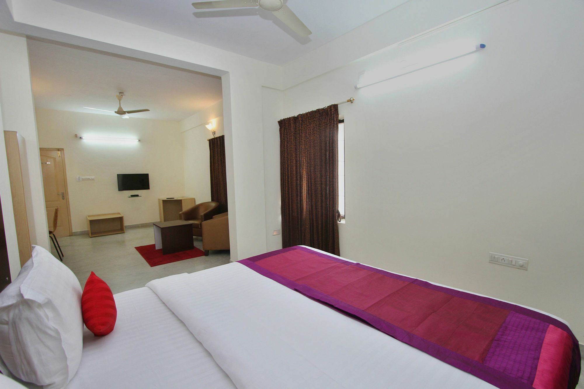 Capital O 5379 The Roy Grand Inns Bangalore Eksteriør bilde