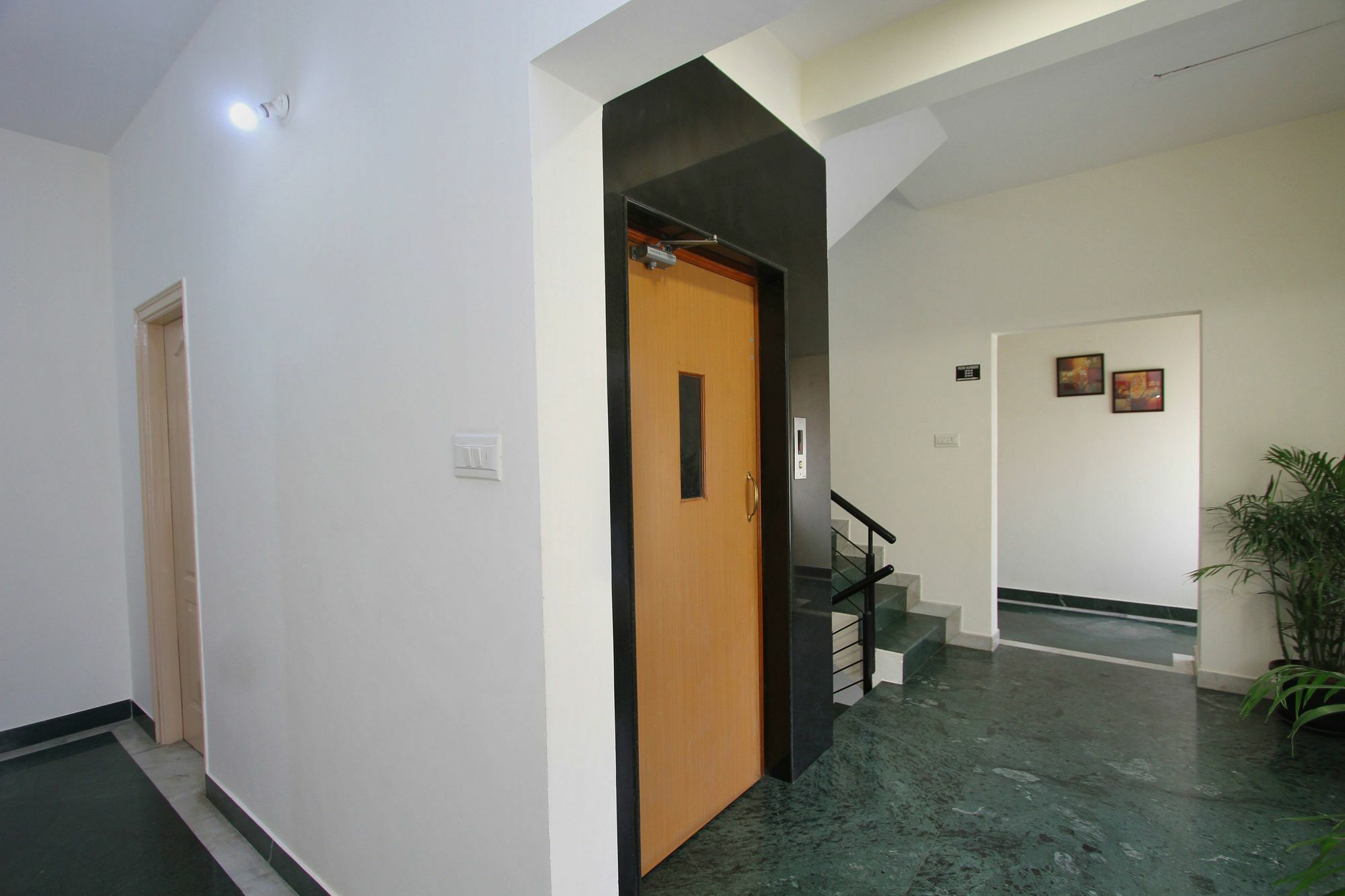 Capital O 5379 The Roy Grand Inns Bangalore Eksteriør bilde