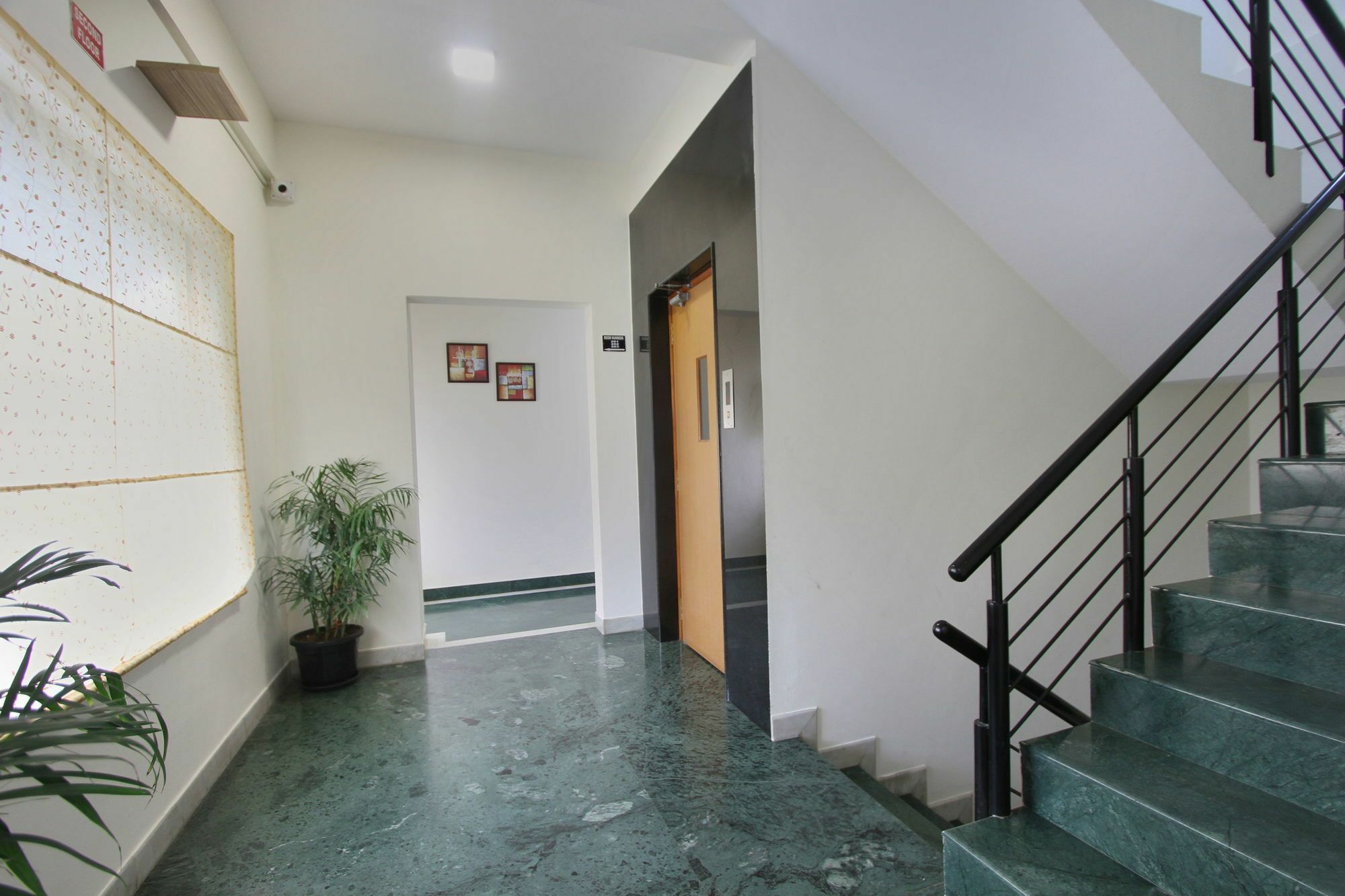 Capital O 5379 The Roy Grand Inns Bangalore Eksteriør bilde